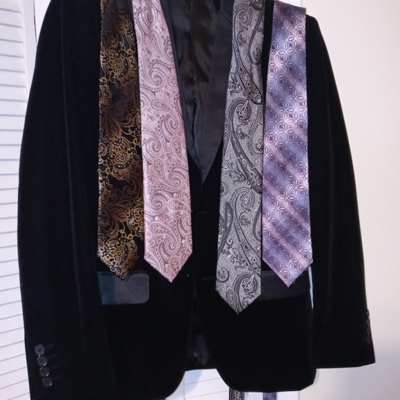 Blazer and Tie Bundle - Picture 2 of 3